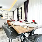 Goel Villalari Villa *